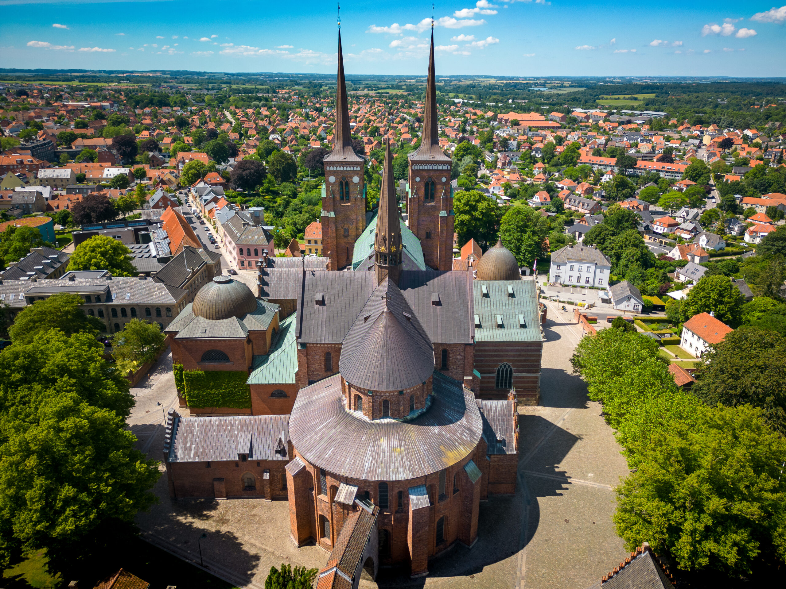 Dronefoto af Roskilde Domkirke. Foto: Mik Dahl / Storyflight