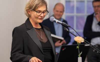 Ny bog blev fejret med symbolske chokolader og bevingede ord om Roskilde Domkirke