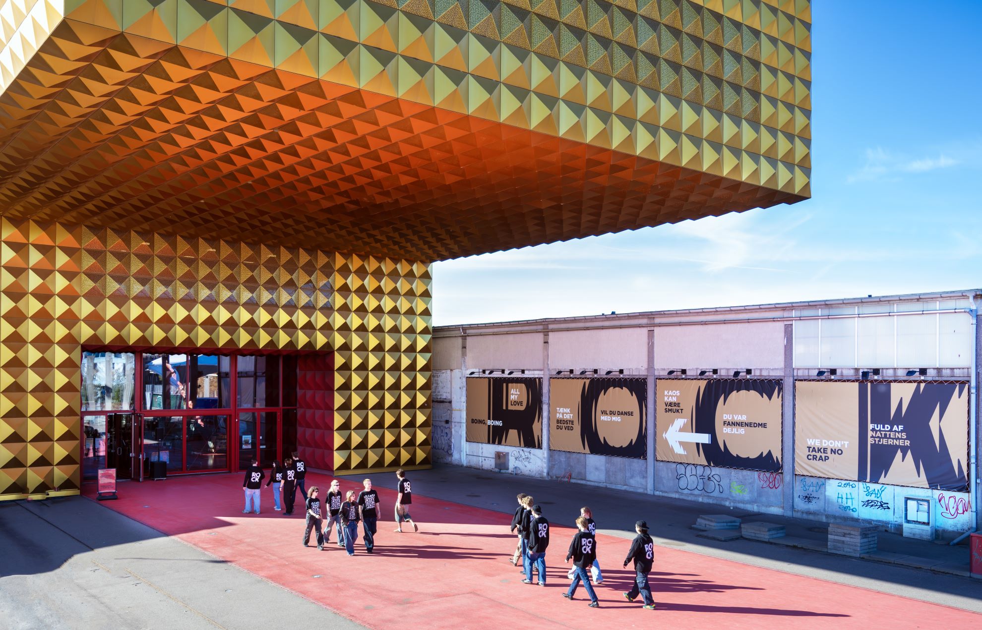 SoMeDanmarks rockmuseum 02C banner og bygningsfoto 2026 Kreditering Kristian Grøndahl ROMU